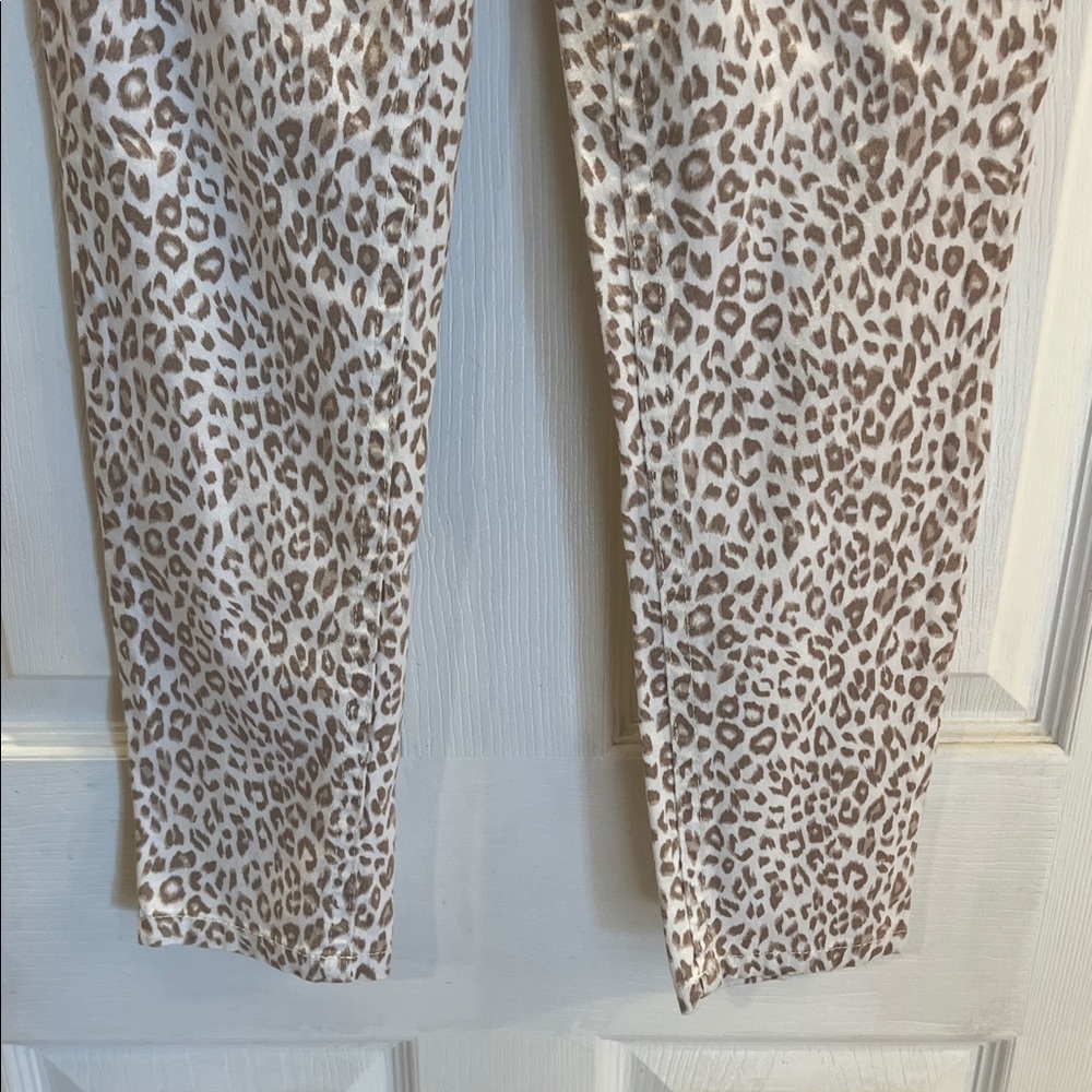 Chic Leopard Print Pants - Picture 3 of 9
